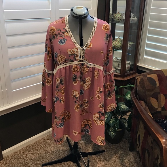 Rue+ Dresses & Skirts - Rue+bell sleeve dress